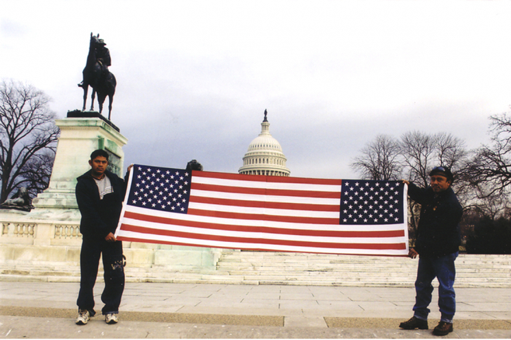 Moses y Alejandro (Siamese Flag)